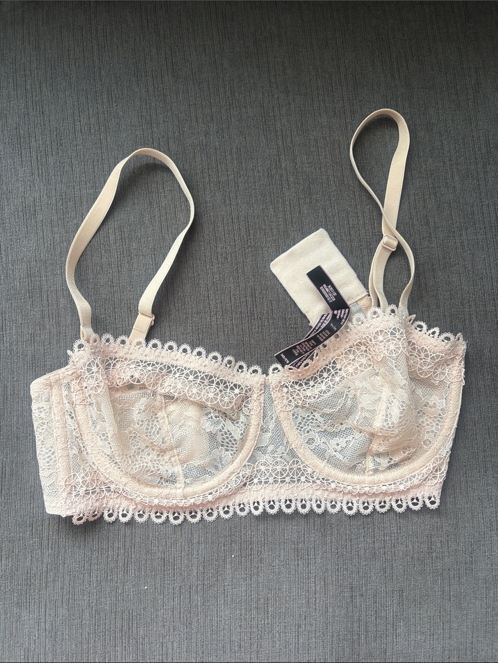 Victoria's Secret Delicate Lace Underwire Bra - nwot